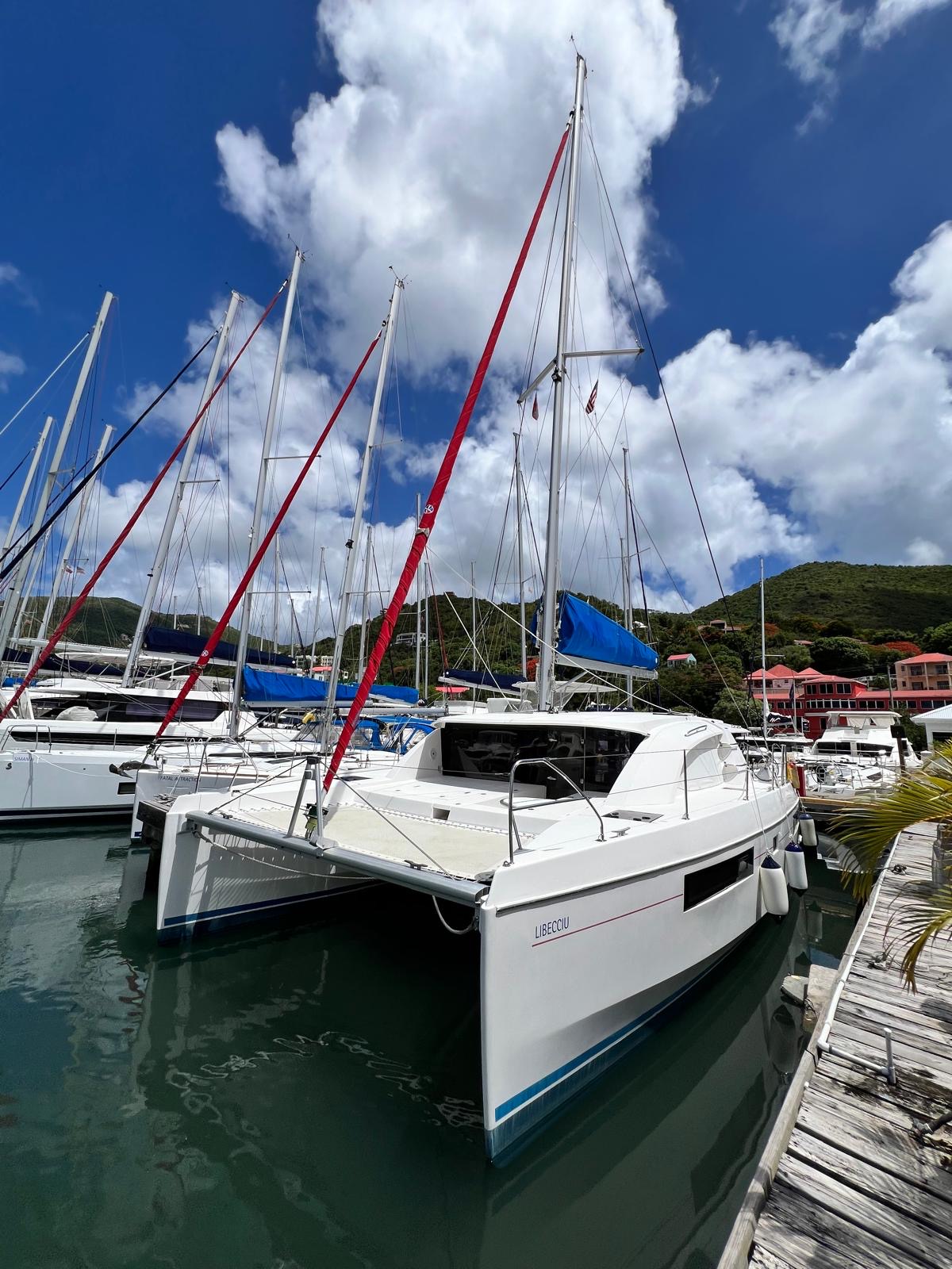 Exterior del Catamarán Libecciu